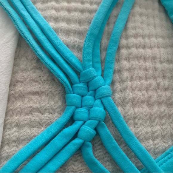 Weaved Sports Bra - Picture 3 of 4